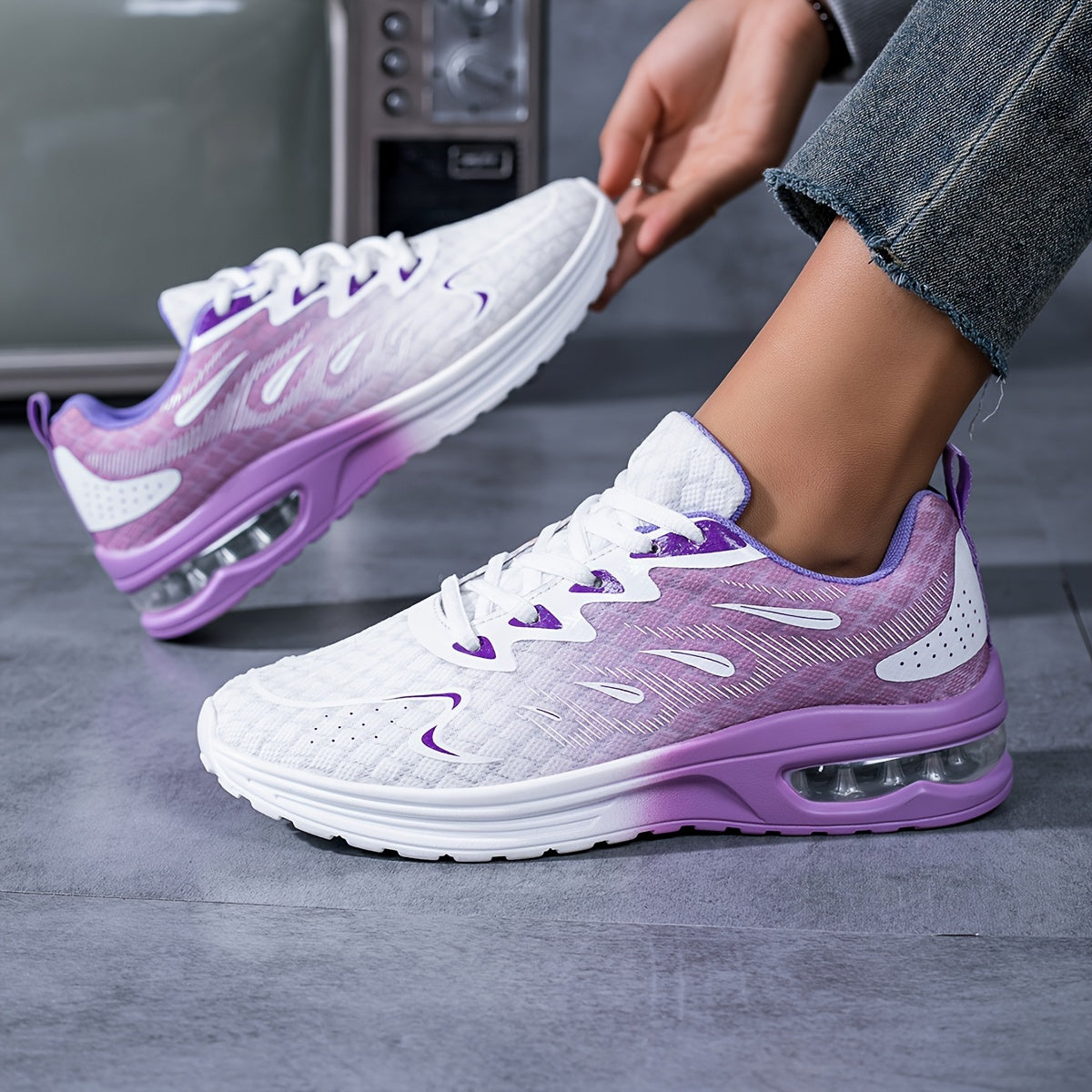 1 Pair Women's Breathable Mesh Running Shoes, All-Season Cushioned Stability Sneakers with Faux Sole and Fabric Insole for Casual Travel