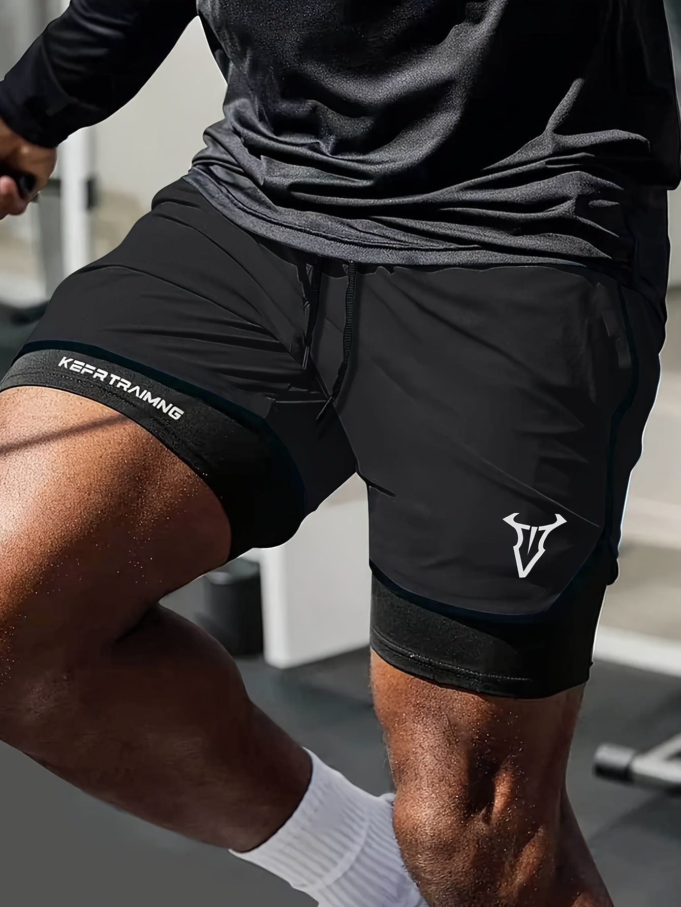 Men'S 2-in-1 Quick-Dry Breathable Athletic Shorts with Geometric Bull Head Print - Lightweight Running & Training Gear, Olive Green with Black Accents, Asymmetrical Design, Pockets, Perfect for Beach & Sports, Gym Short