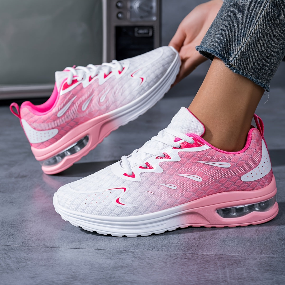 1 Pair Women's Breathable Mesh Running Shoes, All-Season Cushioned Stability Sneakers with Faux Sole and Fabric Insole for Casual Travel