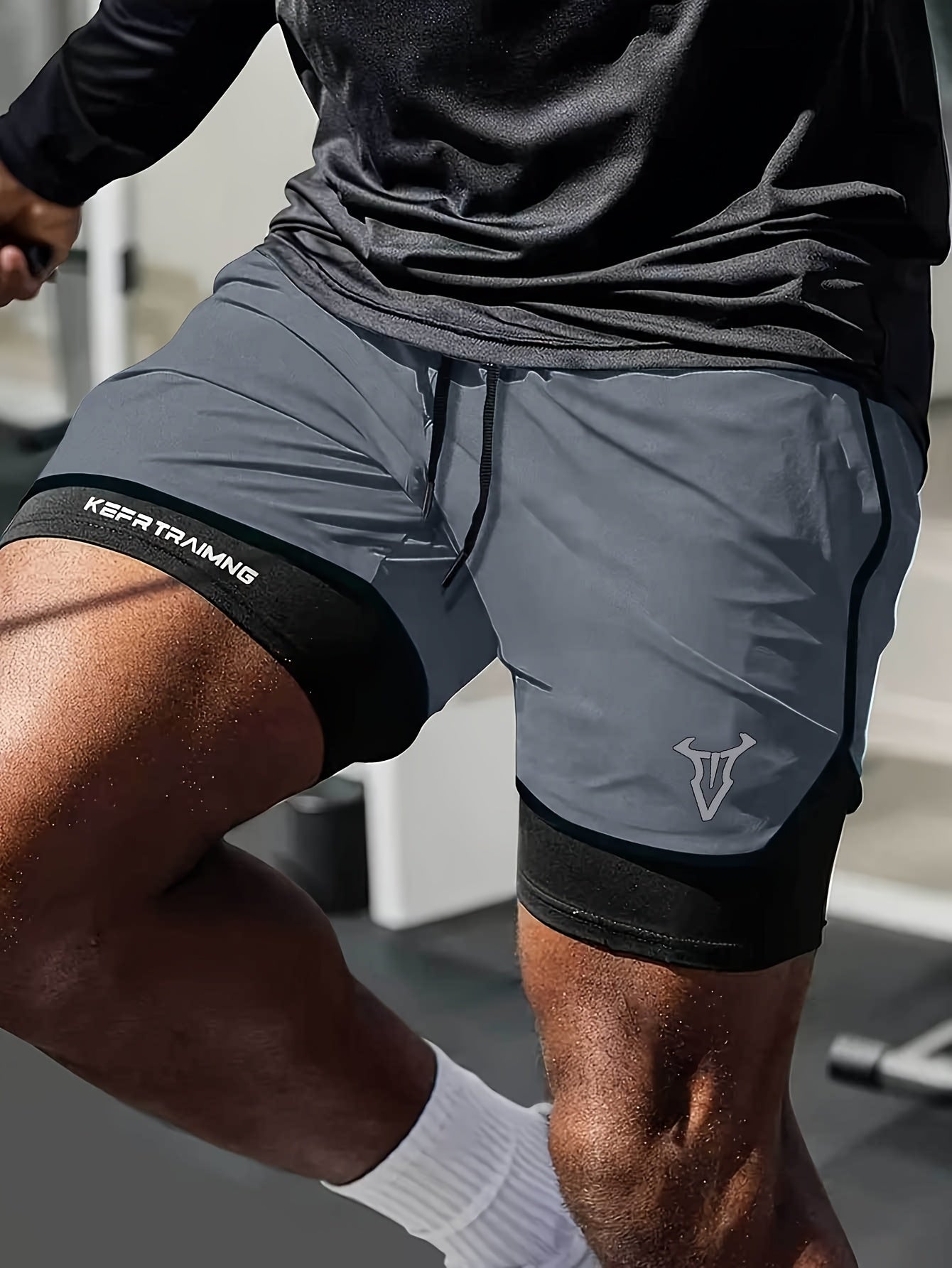 Men'S 2-in-1 Quick-Dry Breathable Athletic Shorts with Geometric Bull Head Print - Lightweight Running & Training Gear, Olive Green with Black Accents, Asymmetrical Design, Pockets, Perfect for Beach & Sports, Gym Short
